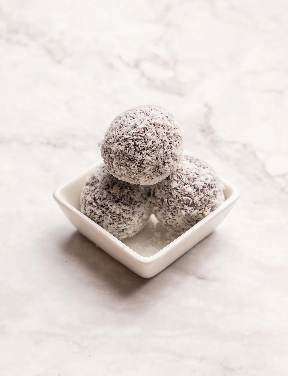 No Bake Chocolate Coconut Date Balls